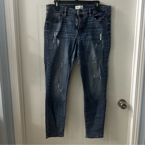 Studio Blue Distressed Skinny Jeans • Size 31 • 27” Inseam • Mid Rise - Picture 1 of 9